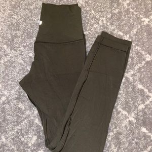 LIKE NEW SIZE 4 LULULEMON ALIGN 7/8